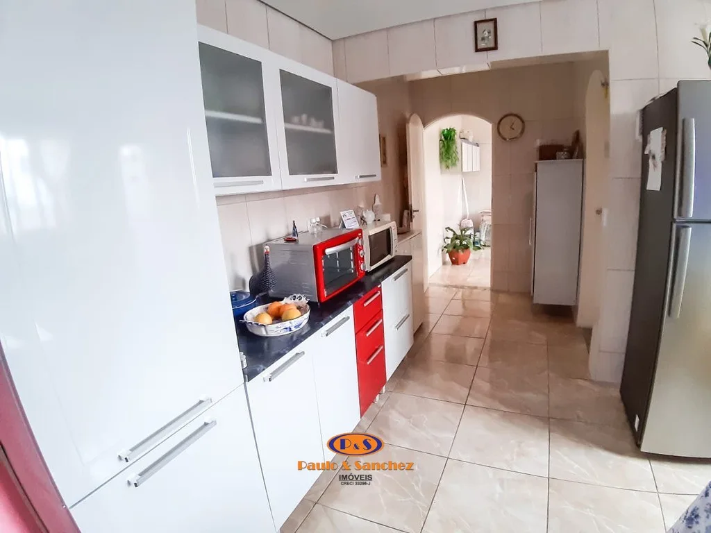 CASA ASSOBRADADA - COM SALÃO