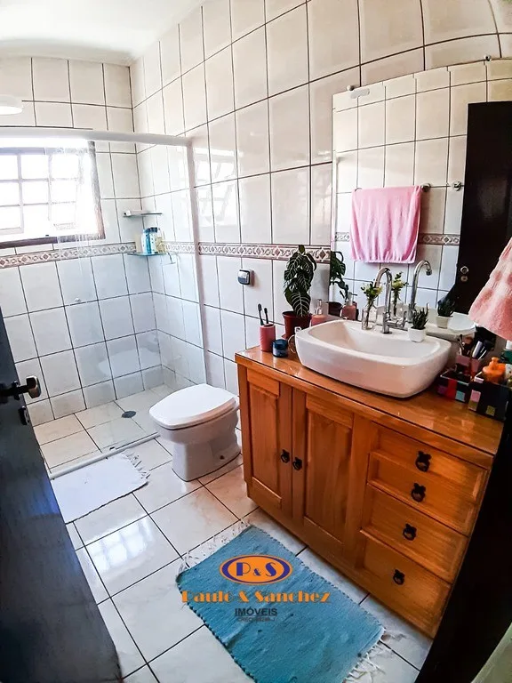 CASA ASSOBRADADA - COM SALÃO