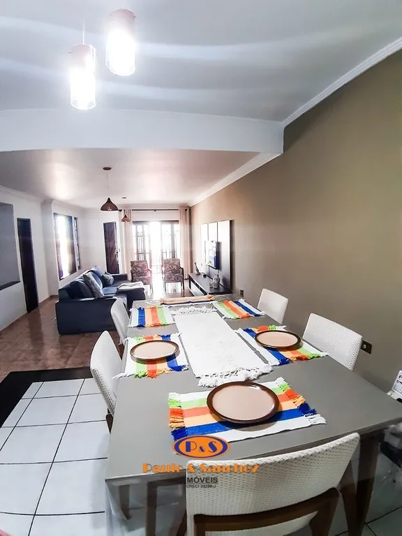 CASA ASSOBRADADA - COM SALÃO