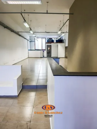 CASA ASSOBRADADA - COM SALÃO