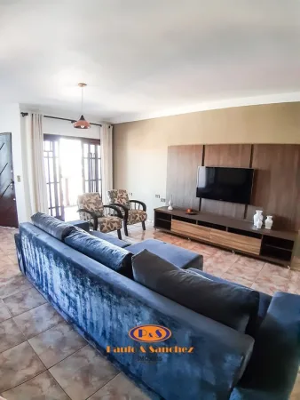 CASA ASSOBRADADA - COM SALÃO