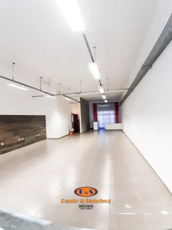 CASA ASSOBRADADA - COM SALÃO