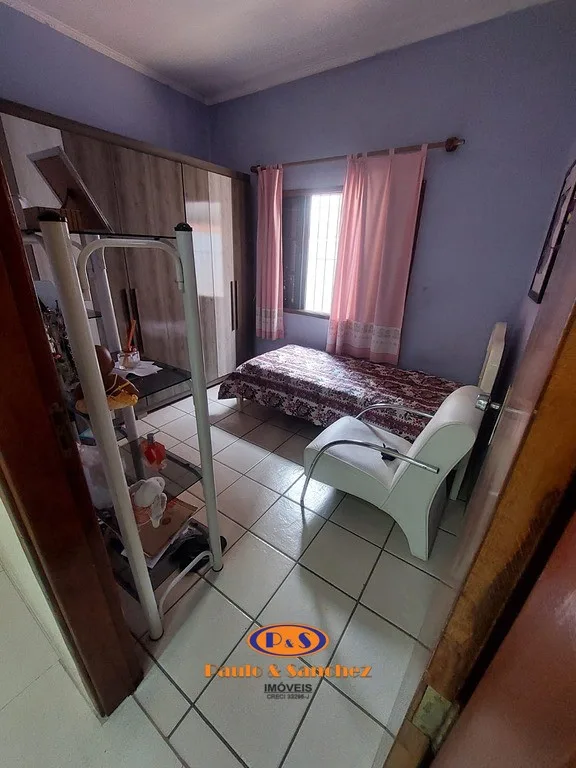 CASA TÉRREA COM EDÍCULA