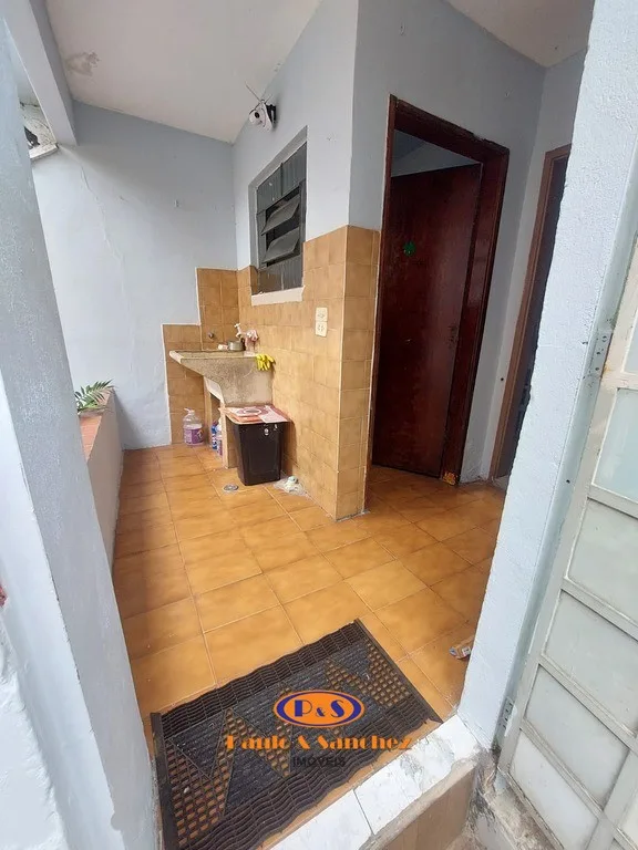 CASA TÉRREA COM EDÍCULA