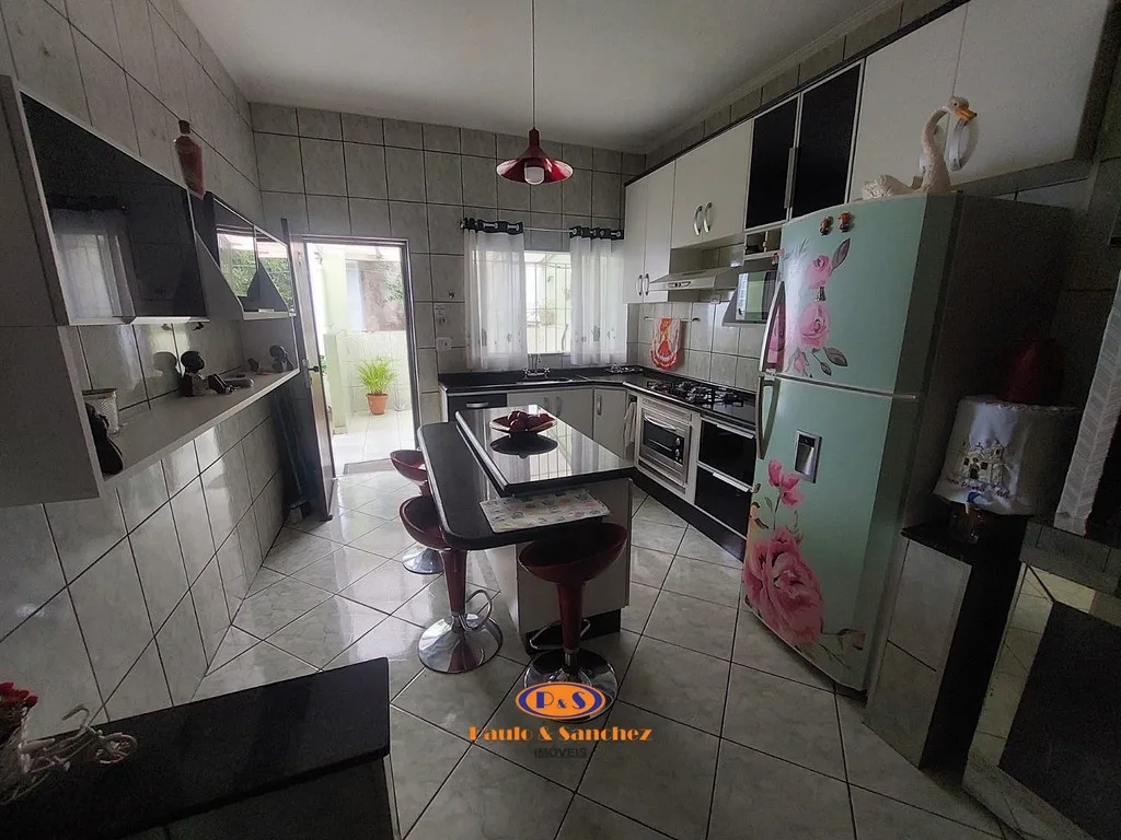 CASA TÉRREA COM EDÍCULA