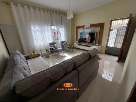 CASA TÉRREA COM EDÍCULA