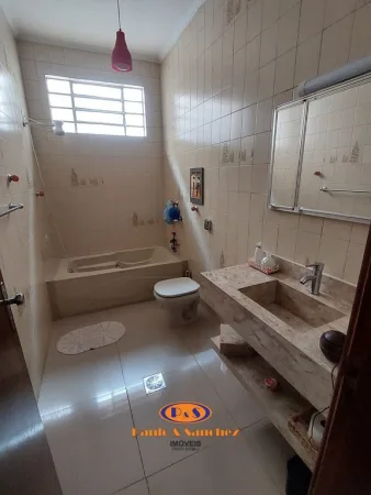 CASA TÉRREA COM EDÍCULA