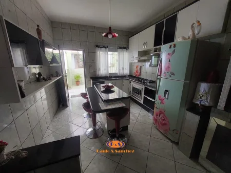 CASA TÉRREA COM EDÍCULA