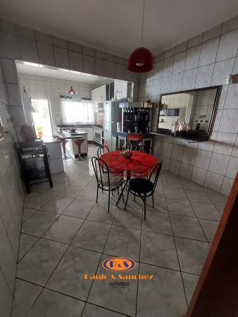 CASA TÉRREA COM EDÍCULA