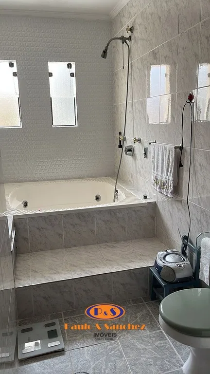 SOBRADO - 04 DORMITÓRIOS