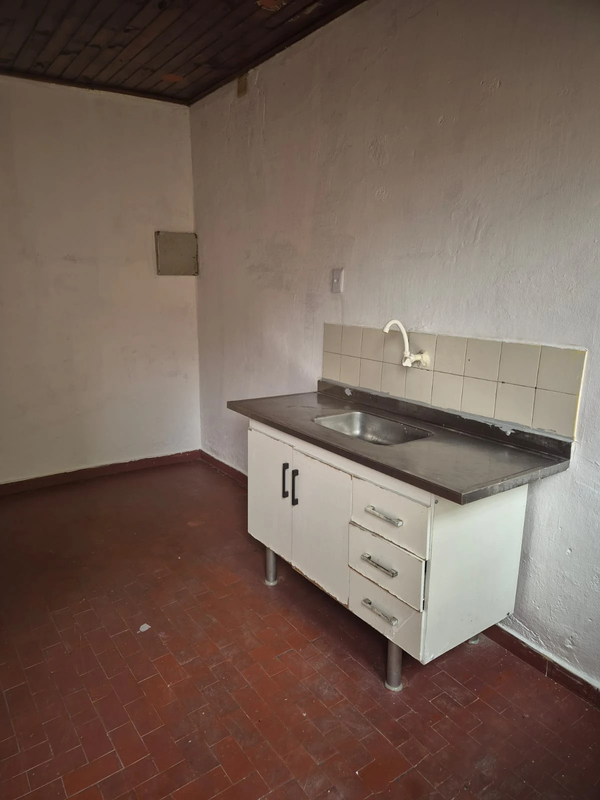 CASA TÉRREA - FUNDOS