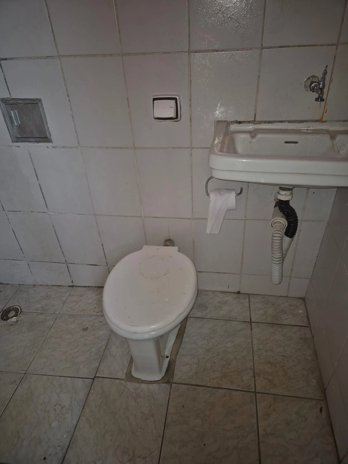 CASA TÉRREA - FUNDOS