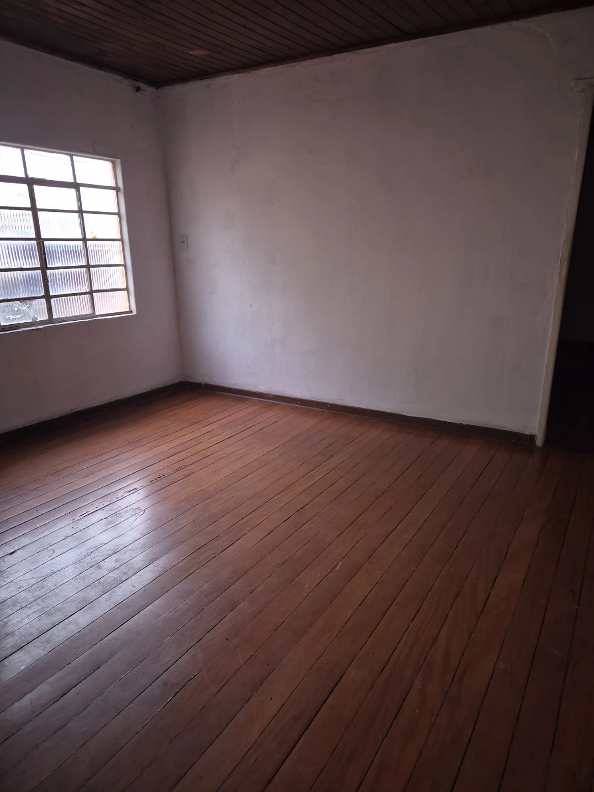 CASA TÉRREA - FUNDOS