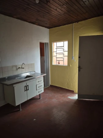 CASA TÉRREA - FUNDOS