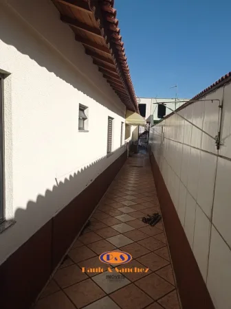 CASA ASSOBRADADA - 03 DORMITÓRIOS