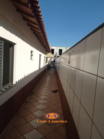 CASA ASSOBRADADA - 03 DORMITÓRIOS